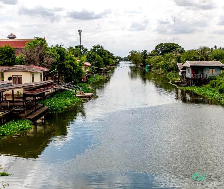 Boats traveling along the Mahasawat canal