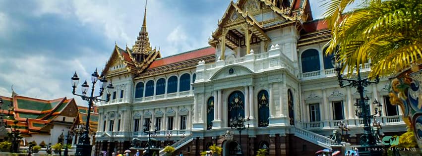 Chakri Maha Prasat 王座大廳前,由拉瑪四世國王建造的皇家住所