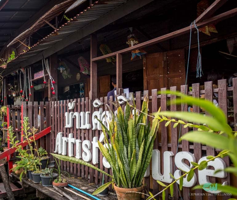 Traditionelles Thai-Haus mit Galerie