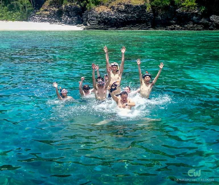 Touristes en snorkeling dans le sud de la Thaïlande