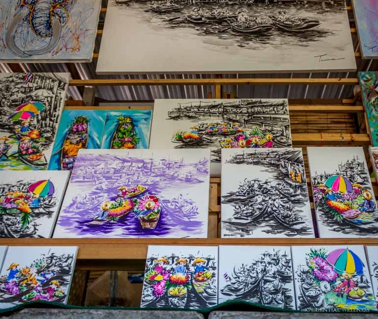 Peintures vendues par un marchand local thaïlandais