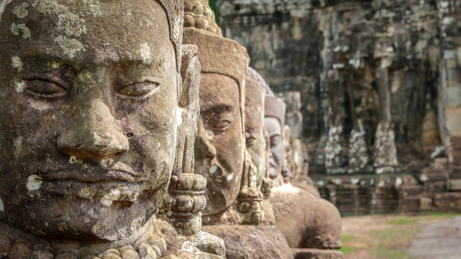 Statuen königlicher Schüler in Angkor Wat, Siem Reap