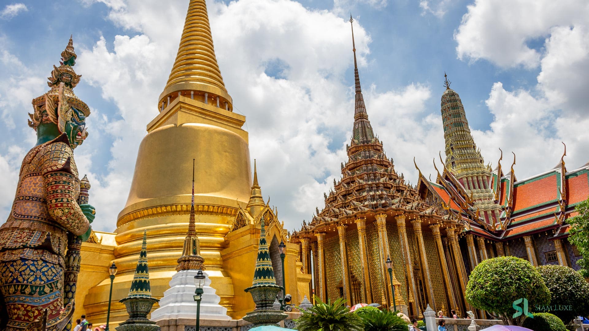 Bangkok easing into a busier festive day