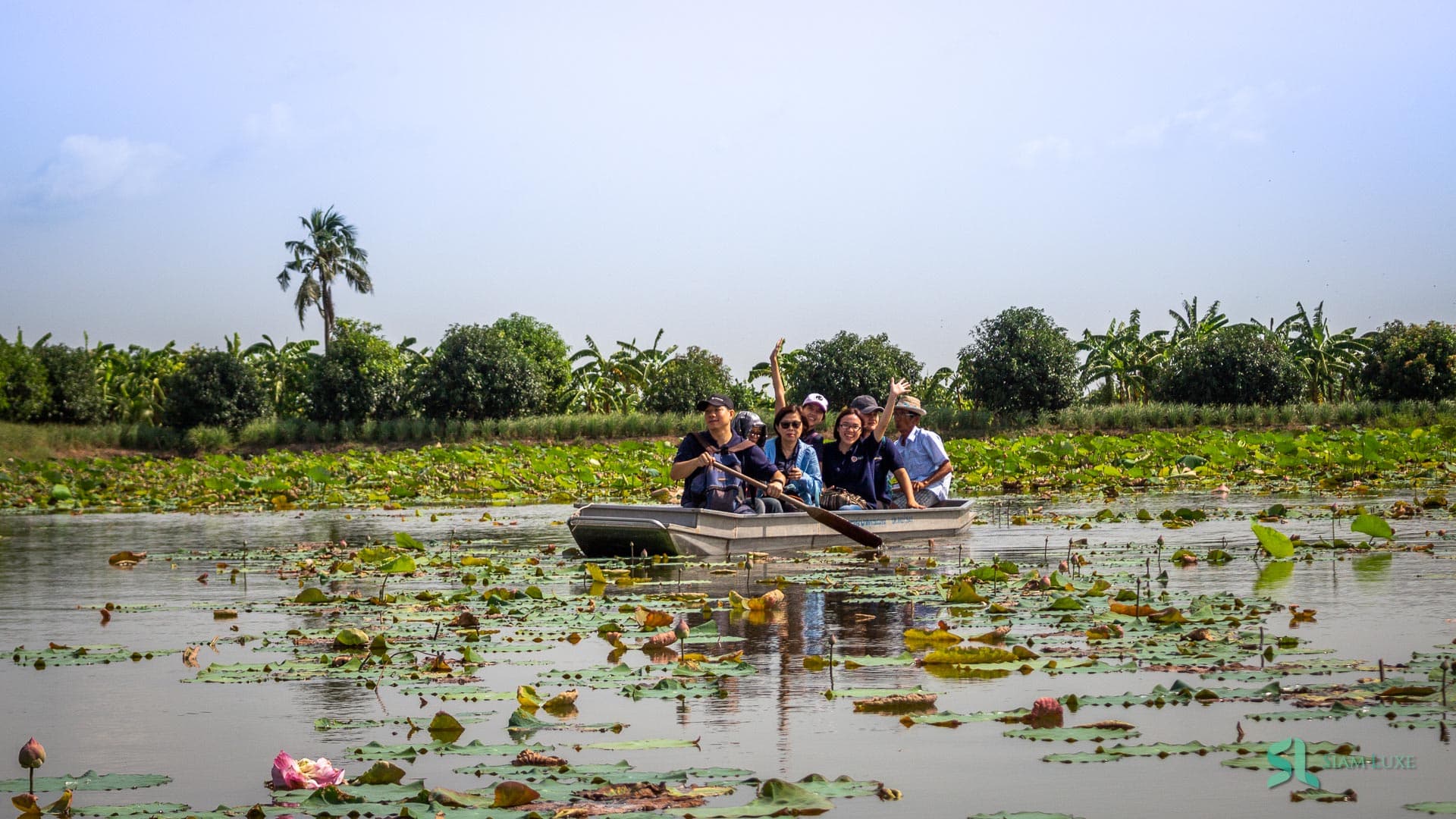 Traditionelles Boot auf dem Mahasawat-Kanal